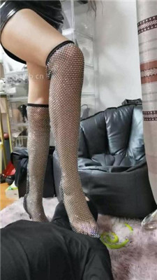 图片[3]-皮皮】漂亮女郎-性感大长腿踩脚垫-绳艺资源网